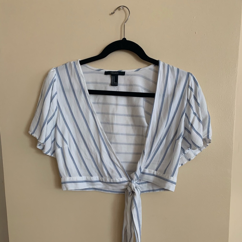 Baby blue/white crop top
